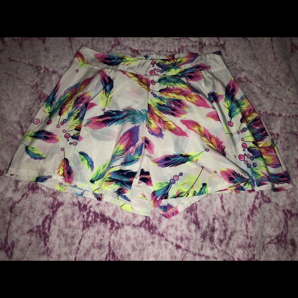 Feather Print Shorts - Picture 3 of 5
